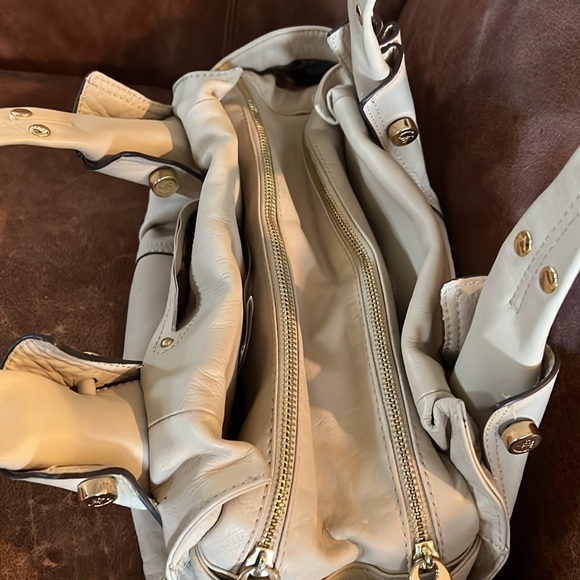 B. Makowsky Italian Full Leather Cream Calf Skin Hand Bag 10 Pockets - Picture 2 of 13